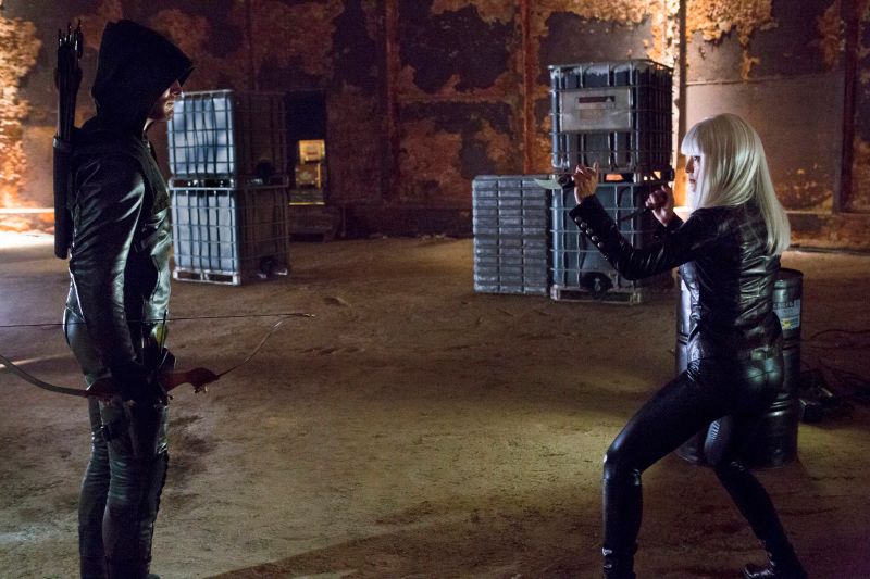 Arrow : Bild Stephen Amell, Kelly Hu