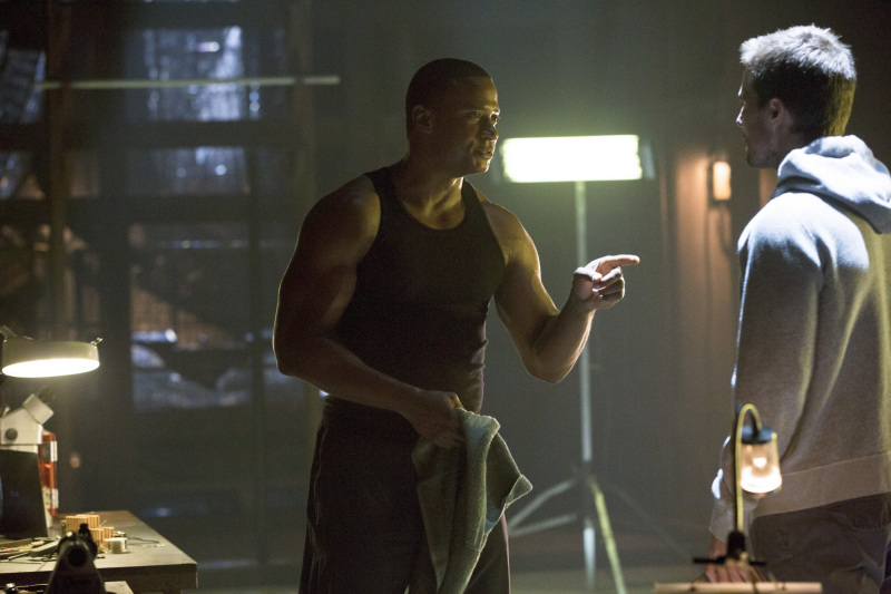 Arrow : Bild Stephen Amell, David Ramsey