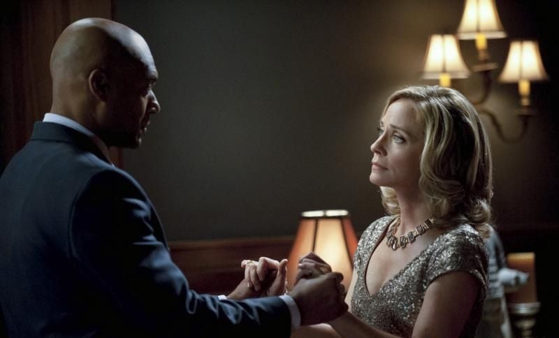 Arrow : Bild Colin Salmon, Susanna Thompson