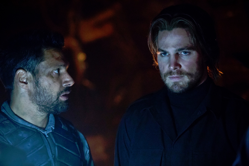 Arrow : Bild Manu Bennett, Stephen Amell