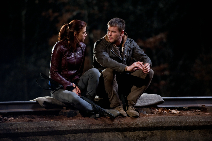 Red Dawn : Bild Adrianne Palicki, Chris Hemsworth