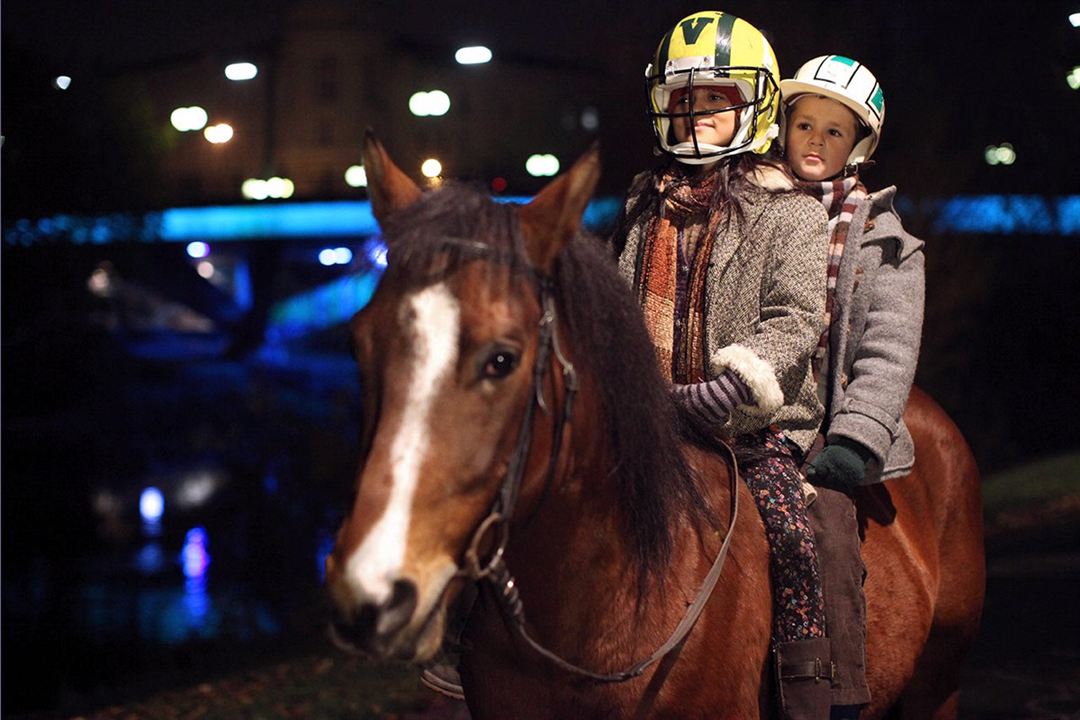 Das Pferd auf dem Balkon : Bild Natasa Paunovic, Enzo Gaier