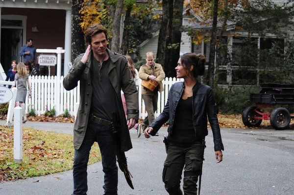 Revolution (2012) : Bild Daniella Alonso, Billy Burke