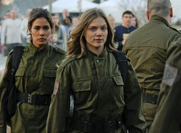 Revolution (2012) : Bild Tracy Spiridakos, Daniella Alonso