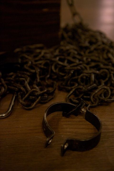 Chained : Bild
