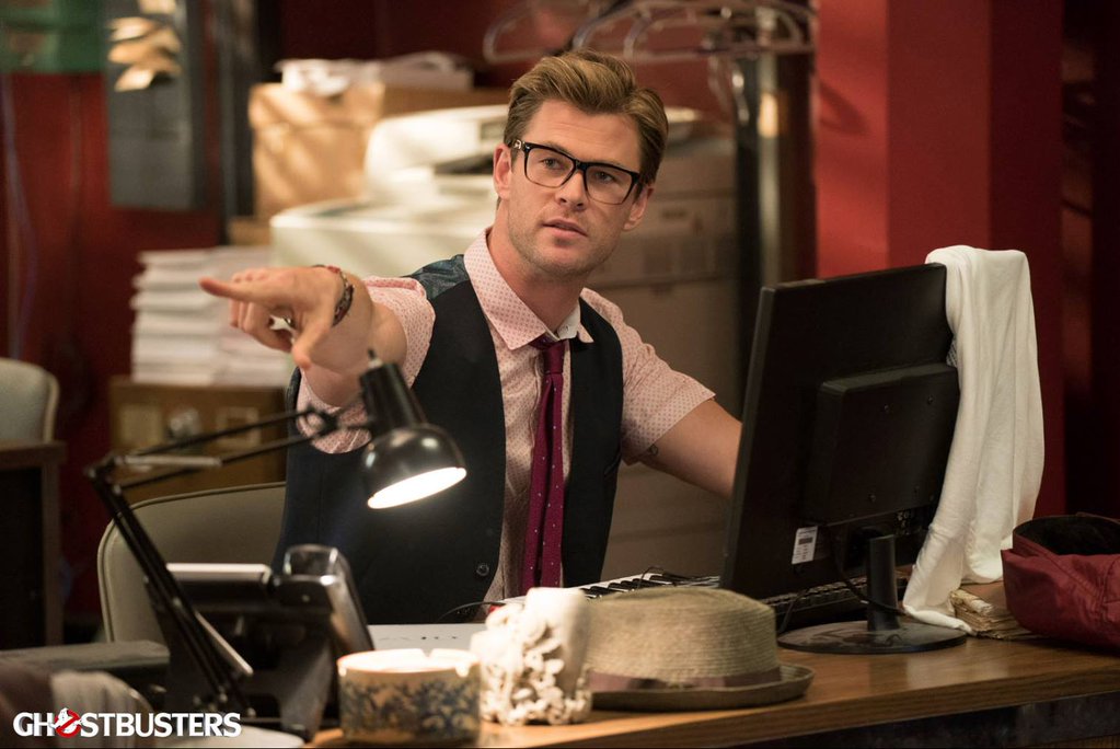 Ghostbusters Neue Bilder Zeigen Chris Hemsworth Als Feschen Rezeptionisten Filmstarts De