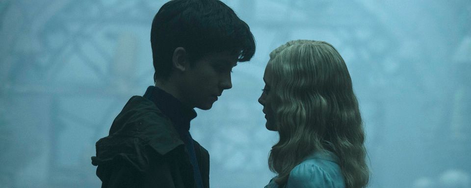 Die Insel Der Besonderen Kinder Die Exklusiven Ersten Bilder Zur Bestseller Adaption Von Tim Burton Miss Peregrine Eva Green Kummert Sich Um Die Kinder Filmstarts De
