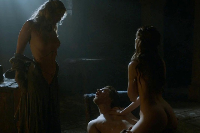 79. Nackt in "Game Of Thrones": Charlotte Hope und Stephanie Blac...