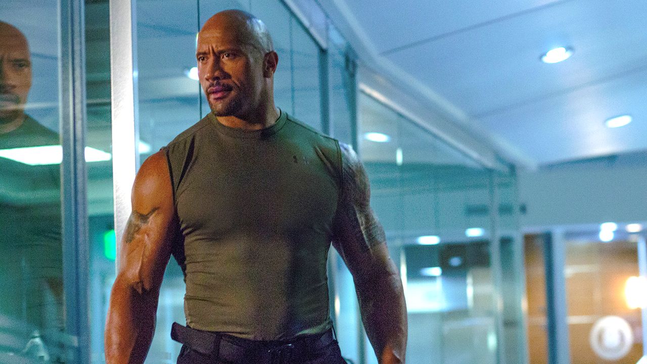 Neues Muskel Bild Von Dwayne Johnson Dieser Mann Braucht Keine Polsterung Im Superheldenanzug Fur Black Adam Kino News Filmstarts De