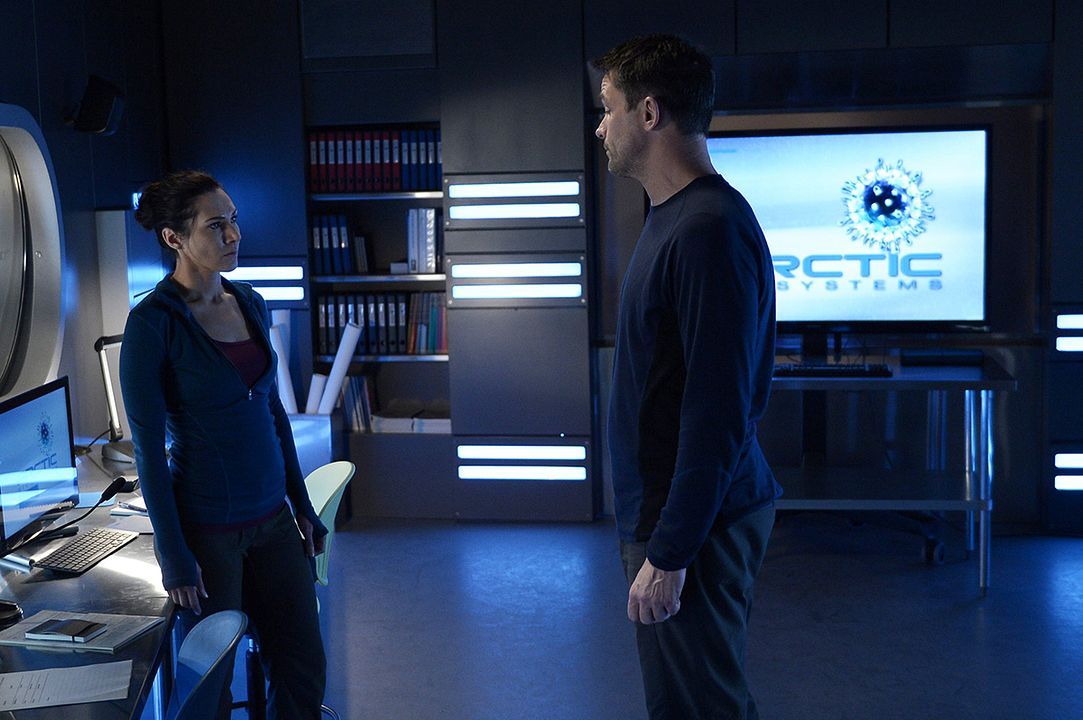 Helix : Bild Kyra Zagorsky, Billy Campbell