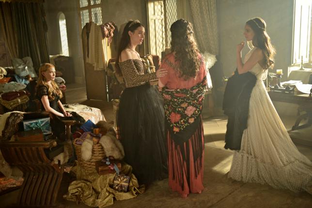 Reign : Bild Adelaide Kane, Celina Sinden, Anna Popplewell, Caitlin Stasey