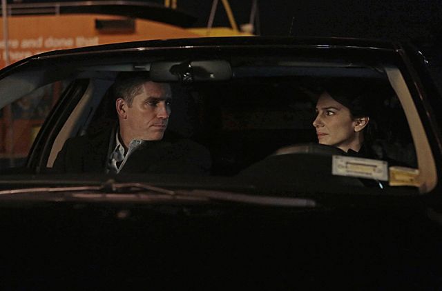 Person Of Interest : Bild Jim Caviezel, Annie Parisse