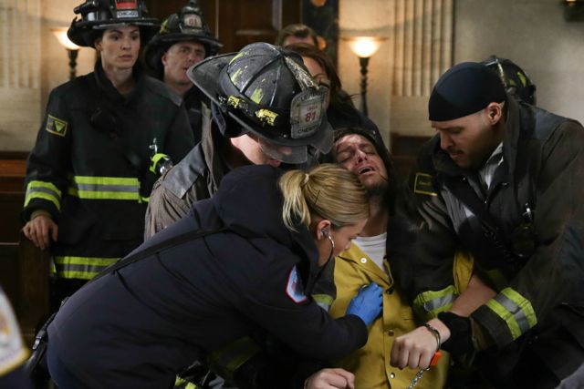 Chicago Fire : Bild Jesse Spencer, Jake Weary, Joe Minoso, Lauren German