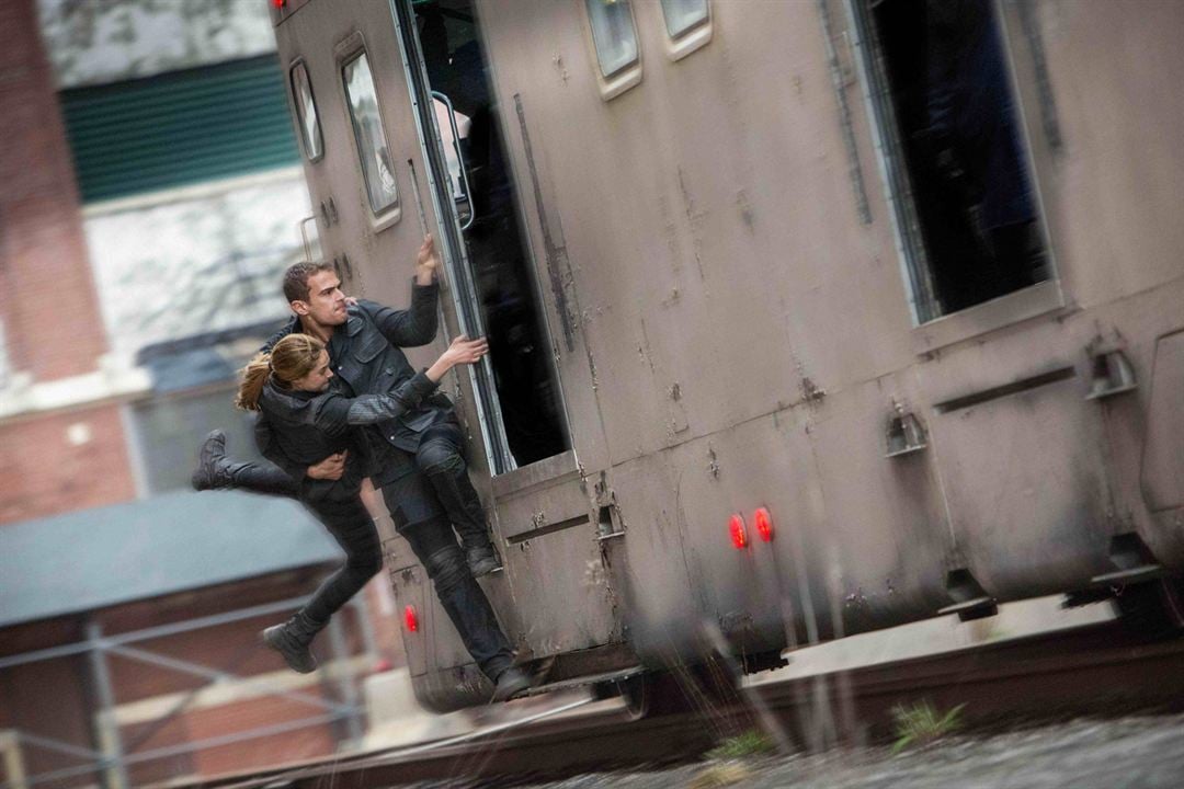 Die Bestimmung - Divergent : Bild Shailene Woodley, Theo James