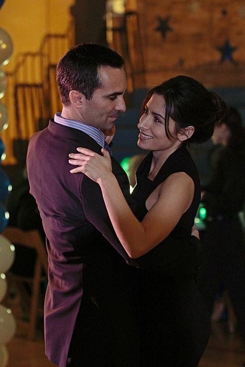 Person Of Interest : Bild Nestor Carbonell, Sarah Shahi