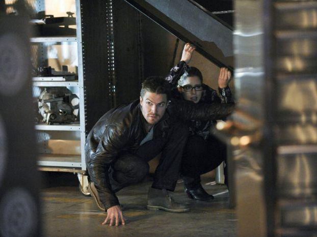 Arrow : Bild Stephen Amell, Emily Bett Rickards