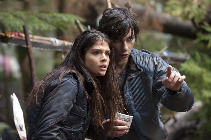 The 100 : Bild Devon Bostick, Marie Avgeropoulos