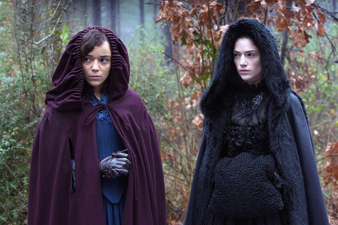 Salem : Bild Ashley Madekwe, Janet Montgomery