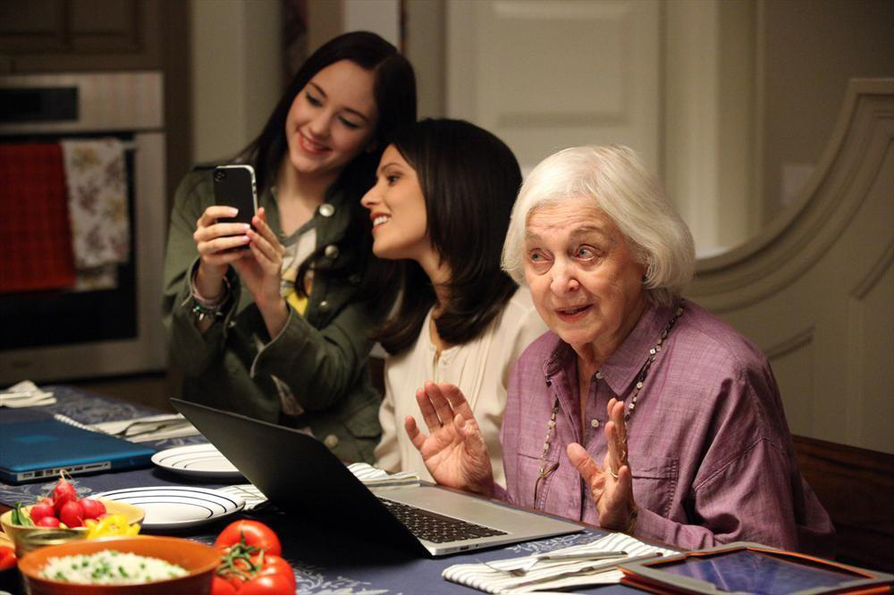 Chasing Life : Bild Haley Ramm, Rebecca Schull, Italia Ricci