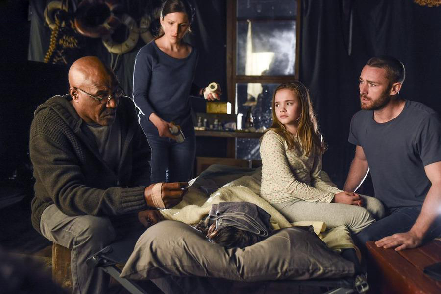 Bild Delroy Lindo, Jake McLaughlin, Johnny Sequoyah, Katie McClellan