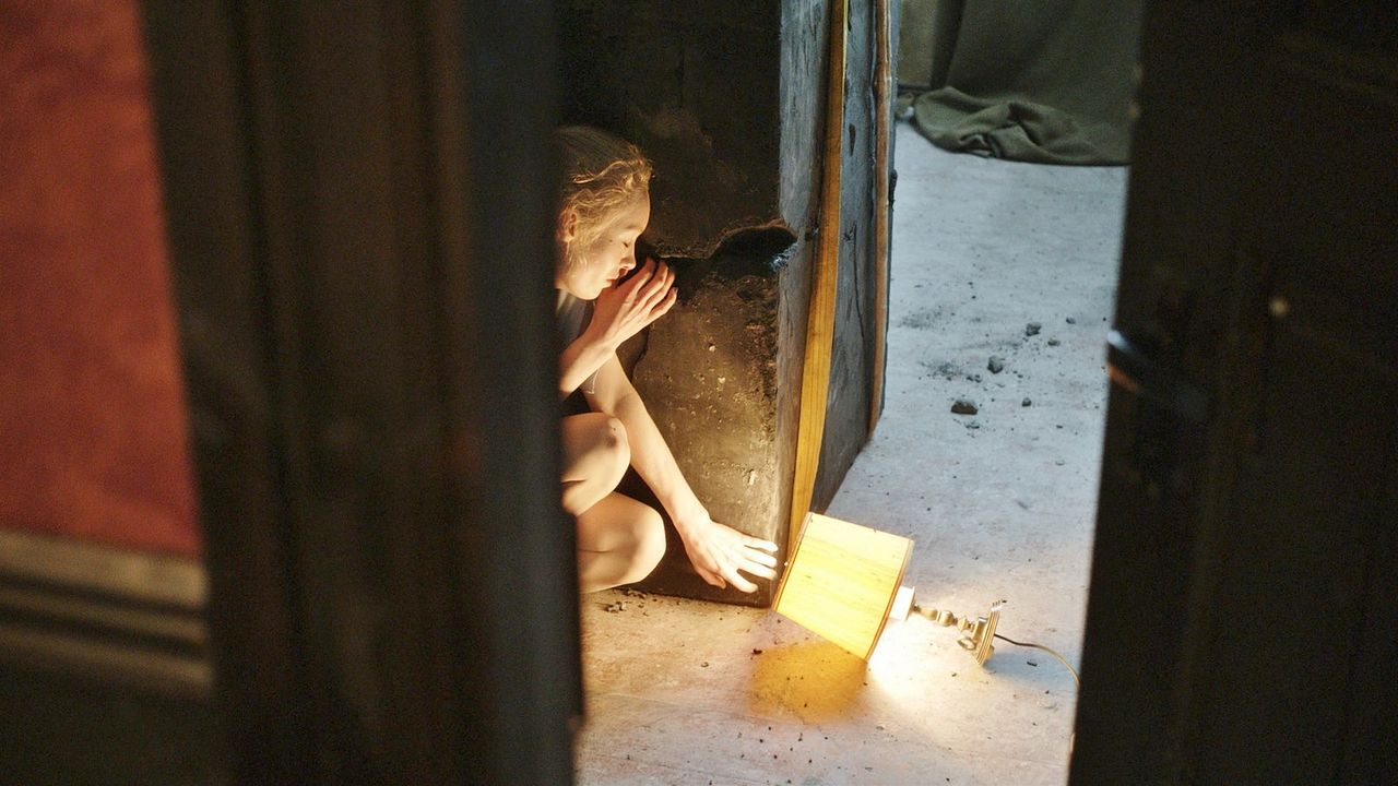 Die Frau hinter der Wand : Bild