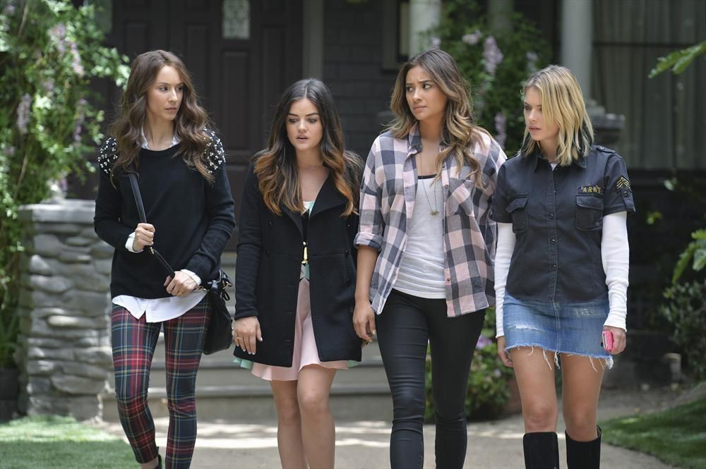 Pretty Little Liars : Bild Shay Mitchell, Troian Bellisario, Ashley Benson, Lucy Hale