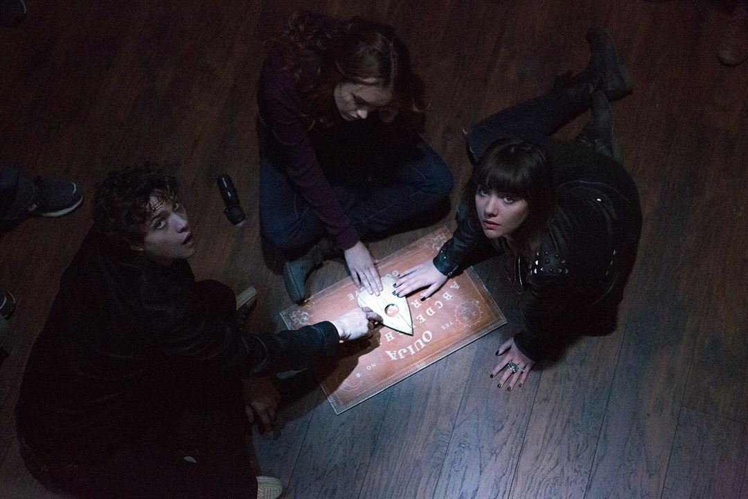 Ouija - Spiel nicht mit dem Teufel : Bild Olivia Cooke, Ana Coto, Douglas Smith (III)