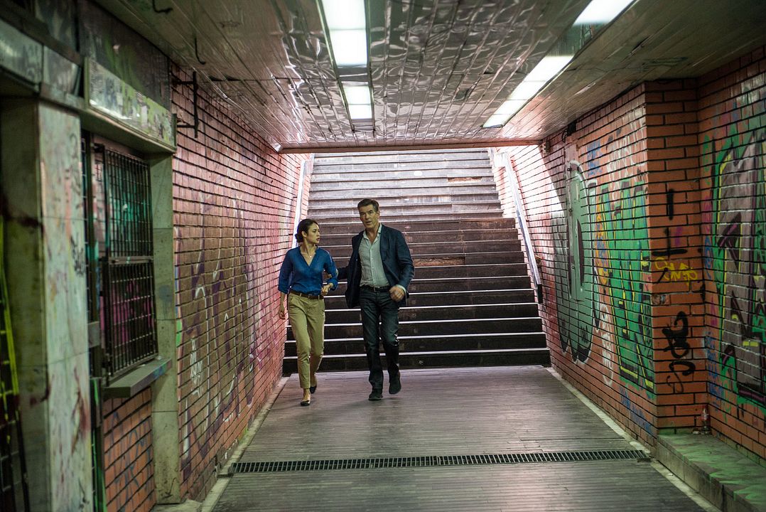 The November Man : Bild Olga Kurylenko, Pierce Brosnan