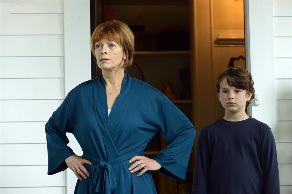 Resurrection : Bild Landon Gimenez, Frances Fisher
