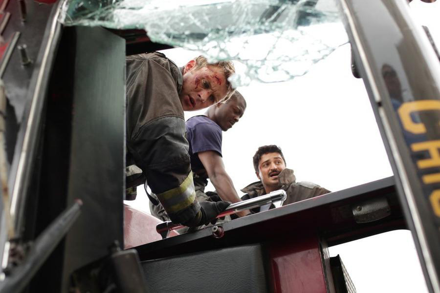 Chicago Fire : Bild Jesse Spencer, Edwin Hodge, Yuri Sardarov