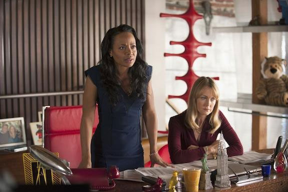 Castle : Bild Lilli Birdsell, Gina Ravera