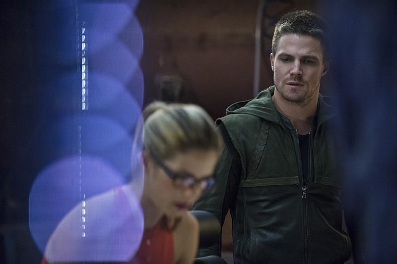 Arrow : Bild Emily Bett Rickards, Stephen Amell