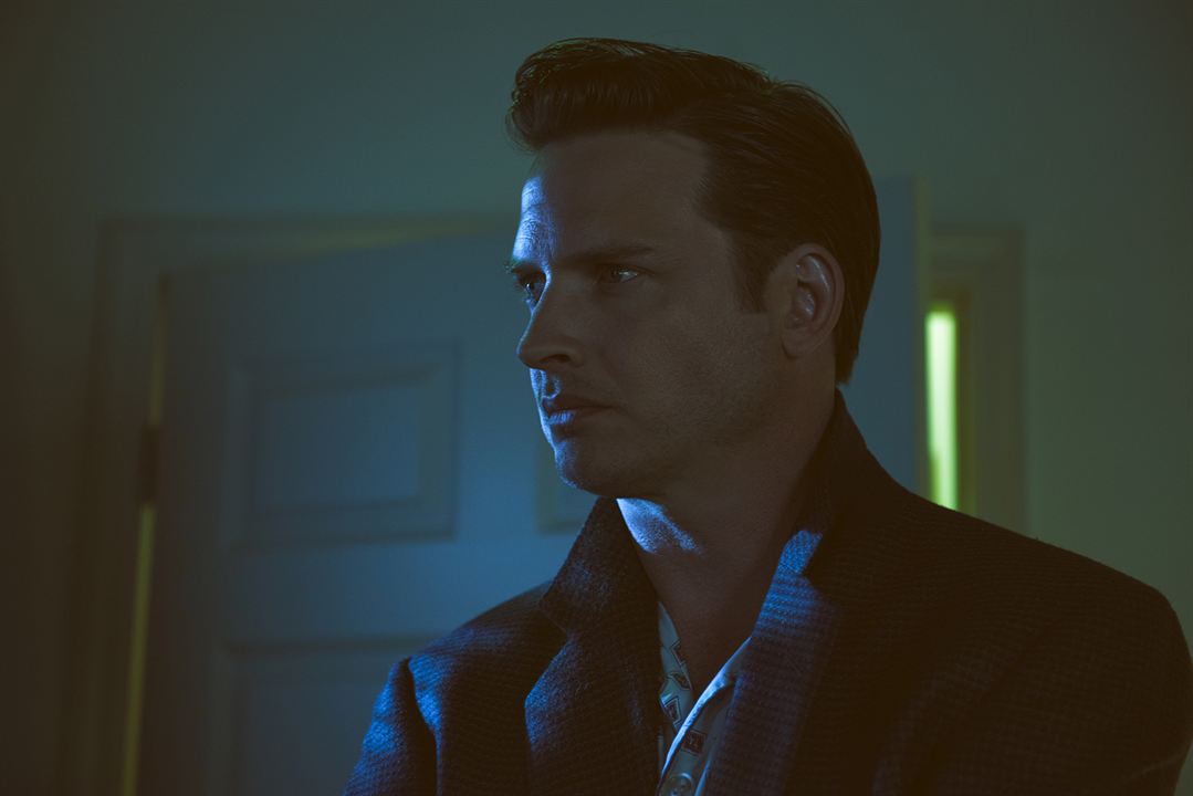 Bild Aden Young