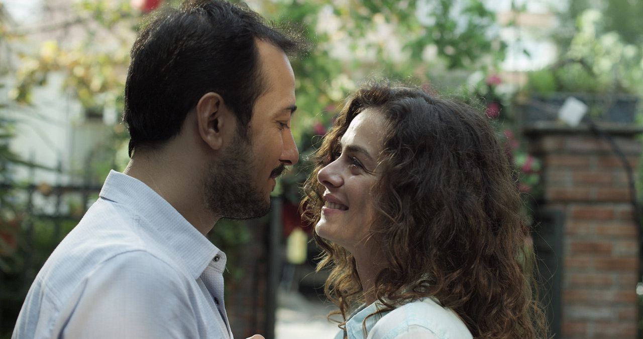 Karışık Kaset : Bild Sarp Apak, Özge Özpirinçci