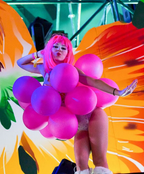 Under the Electric Sky : Bild