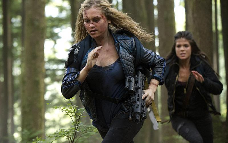 The 100 : Bild Eliza Taylor, Marie Avgeropoulos