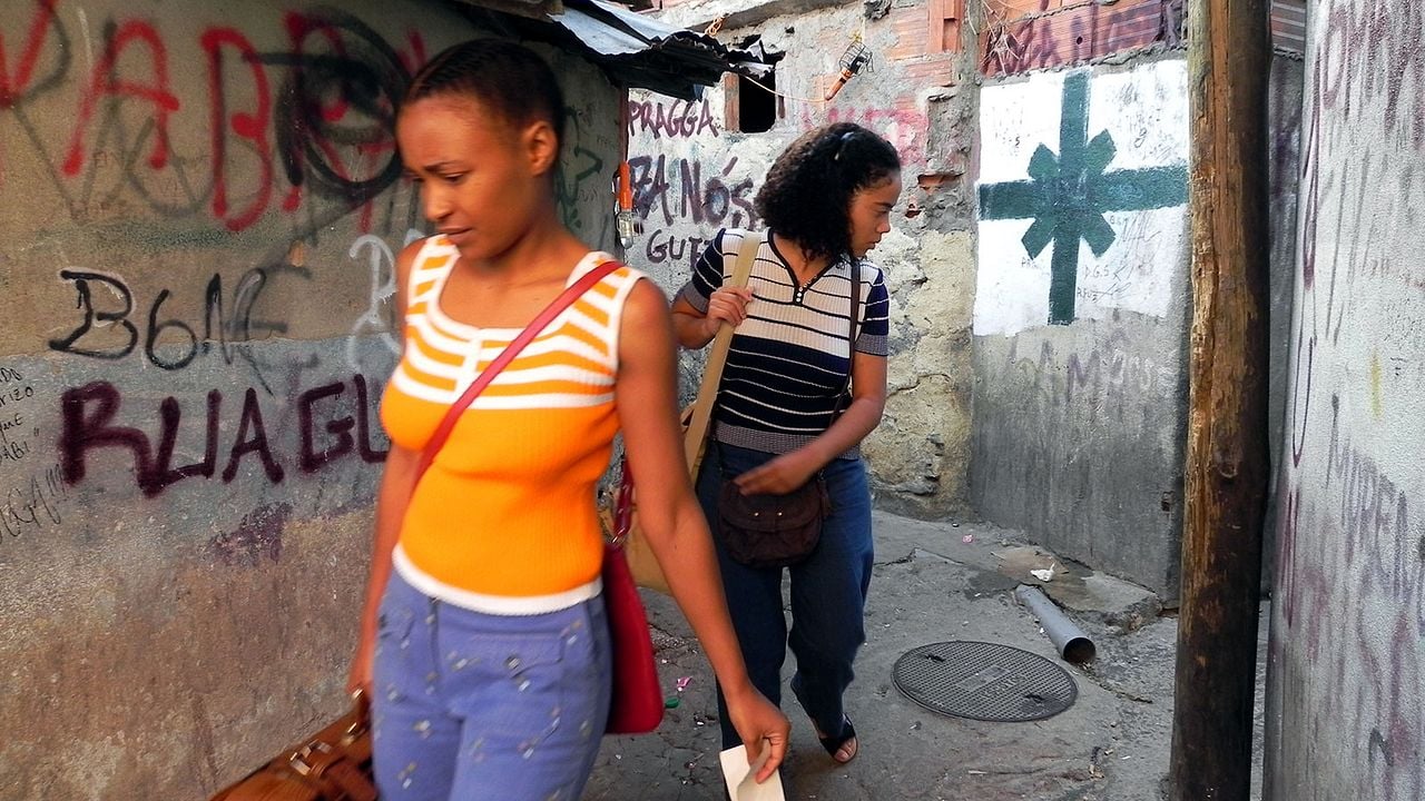 All Is Well : Bild Ciomara Morais, Cheila Lima