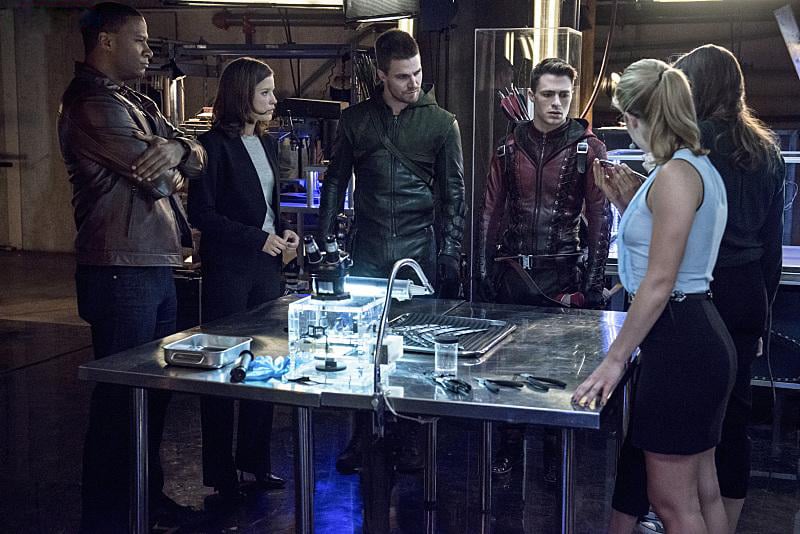 Arrow : Bild Stephen Amell, Colton Haynes, David Ramsey, Audrey Marie Anderson