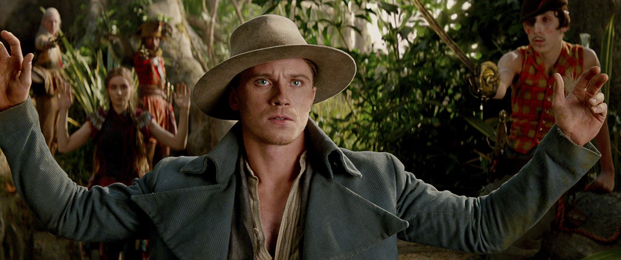 Pan : Bild Garrett Hedlund