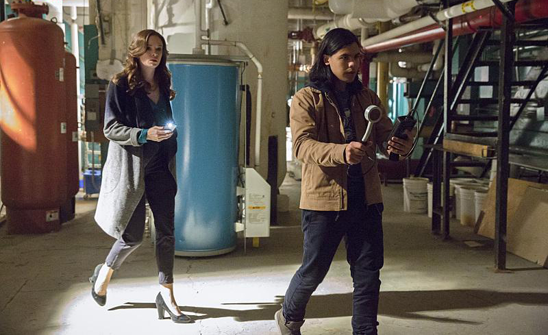 The Flash : Bild Danielle Panabaker, Carlos Valdes