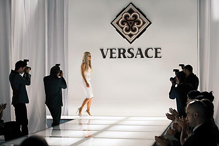 House of Versace - Ein Leben für die Mode : Bild Gina Gershon