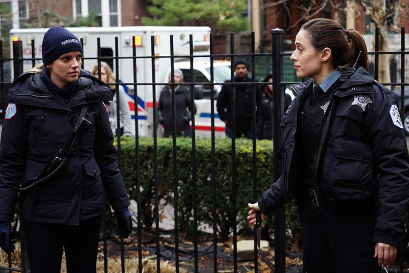 Chicago Fire : Bild Marina Squerciati, Kara Killmer