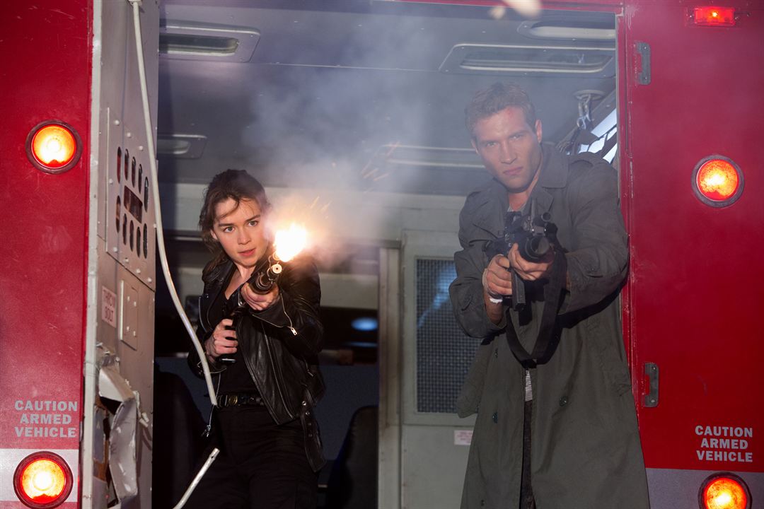 Terminator: Genisys : Bild Jai Courtney, Emilia Clarke