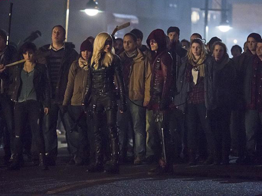 Arrow : Bild Katie Cassidy, Colton Haynes