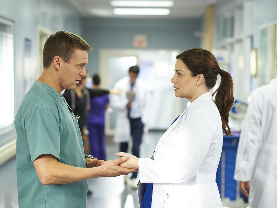 Saving Hope : Bild Erica Durance, Michael Shanks (I)