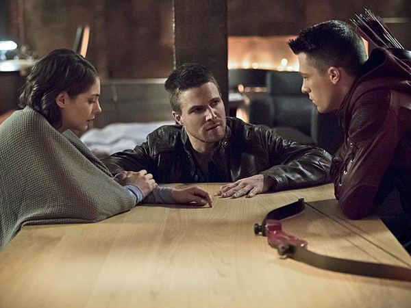 Arrow : Bild Colton Haynes, Willa Holland, Stephen Amell