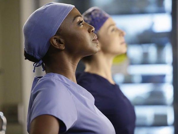Grey's Anatomy - Die jungen Ärzte : Bild Jerrika Hinton, Caterina Scorsone