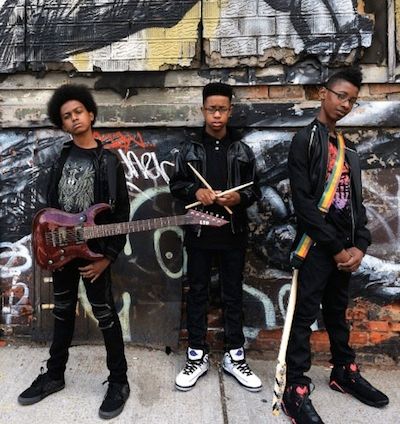 Breaking a Monster : Bild