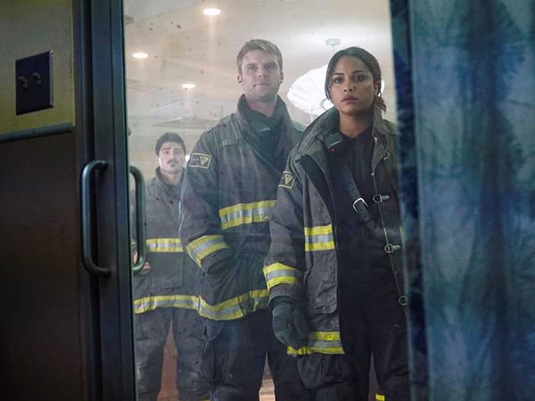 Chicago Fire : Bild Jesse Spencer, Monica Raymund, Yuri Sardarov