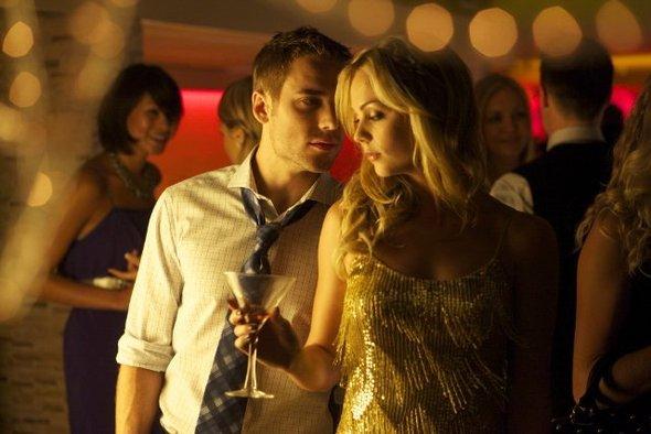 The Entitled - Ein "fast" perfektes Opfer : Bild Dustin Milligan, Laura Vandervoort